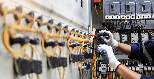 Professional Electrician technician working in Thorntown, IN